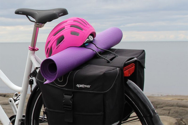 commute_small_1 Black carrier bag with a pink helmet attached on top